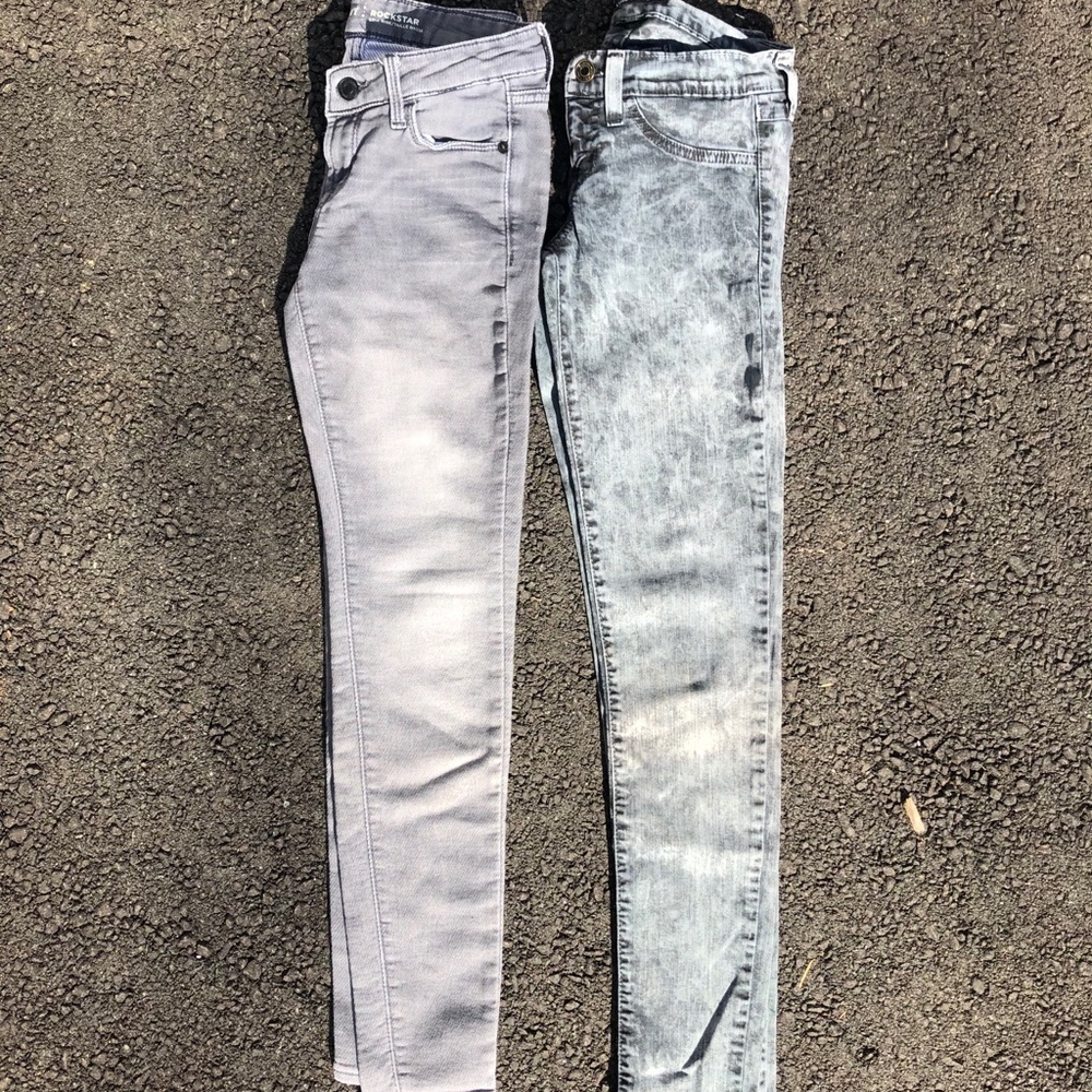 2 pairs of women’s grey denim jeans